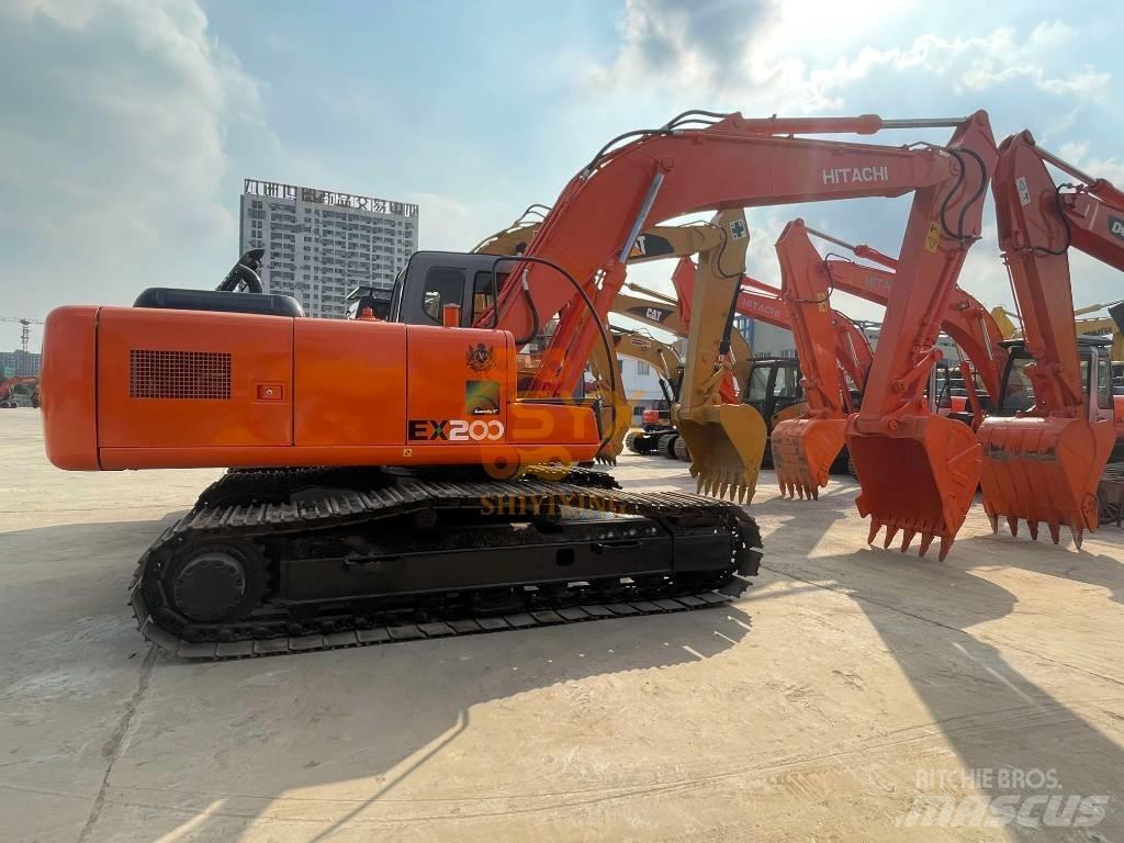 Hitachi EX 200 Gravemaskiner på larvebånd