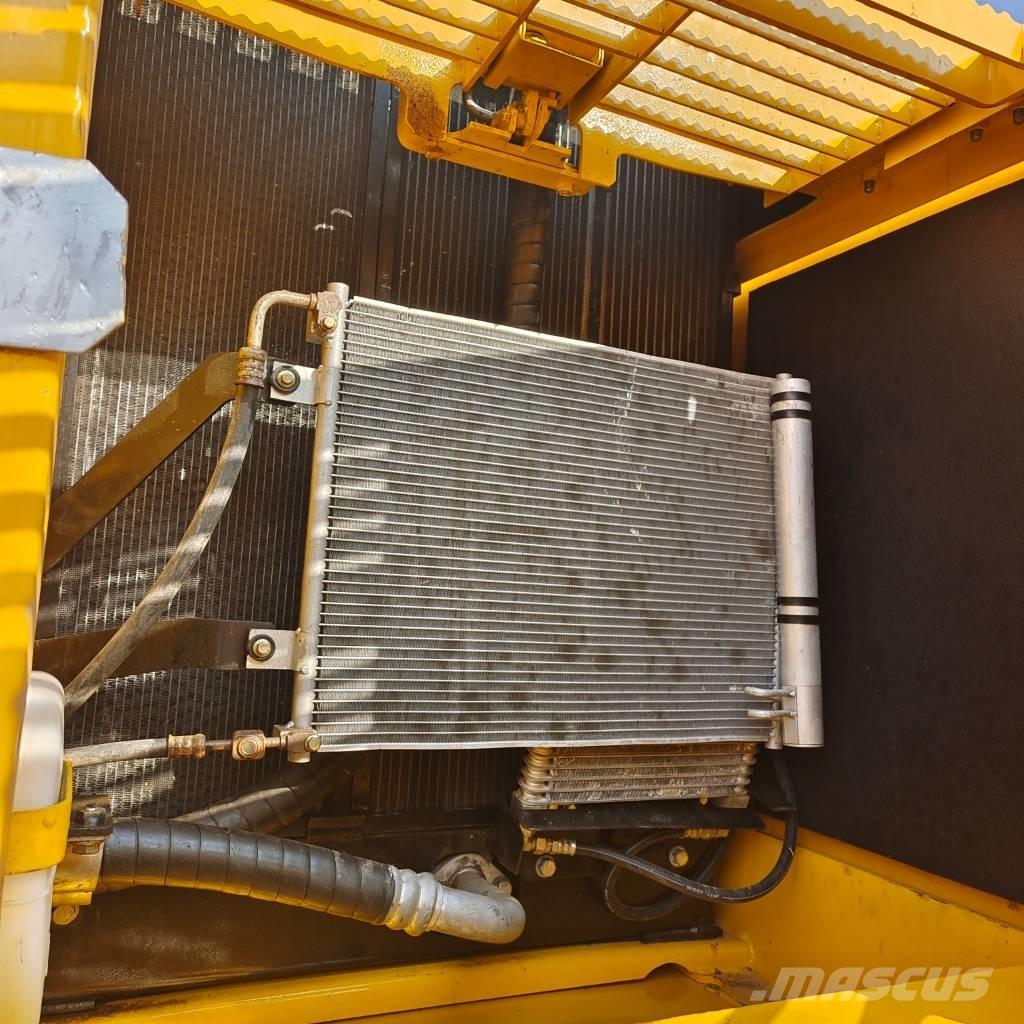 Komatsu PC 200 Gravemaskiner på larvebånd