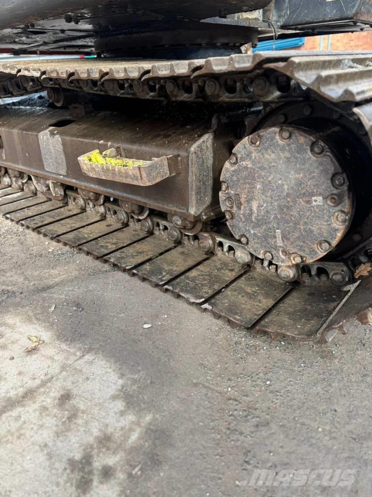 Hitachi ZX 135 US Gravemaskiner på larvebånd