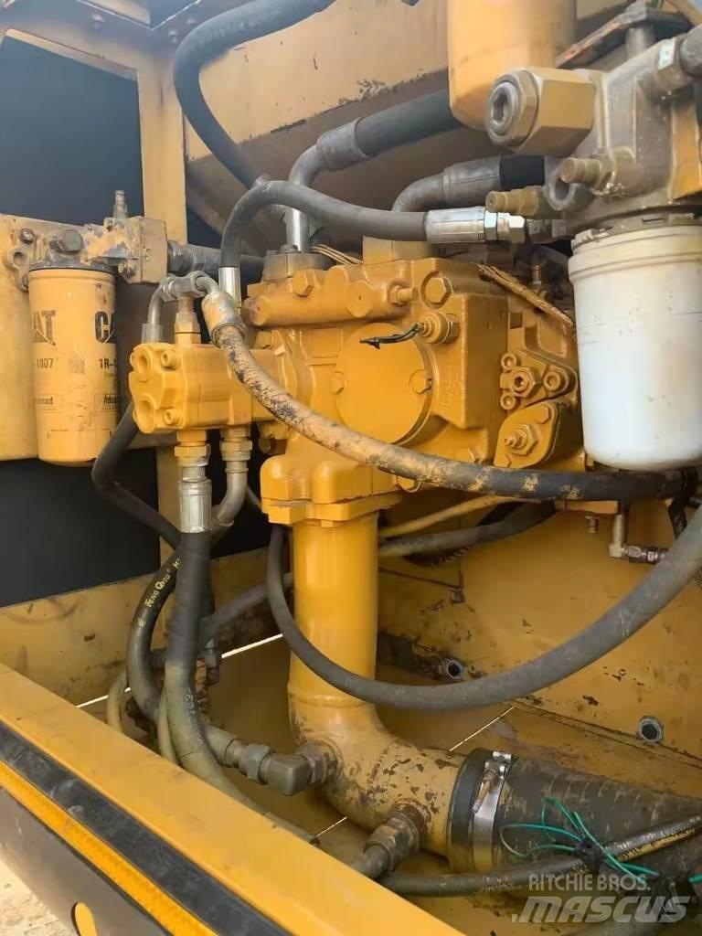 CAT 330 D Gravemaskiner på larvebånd