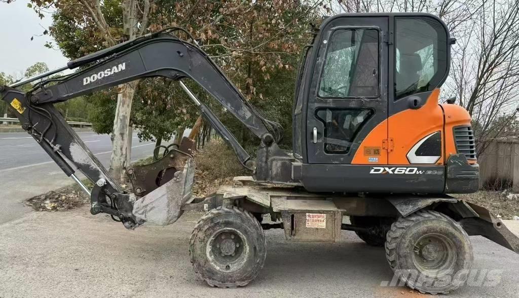 Doosan DX 60 Gravemaskiner på hjul