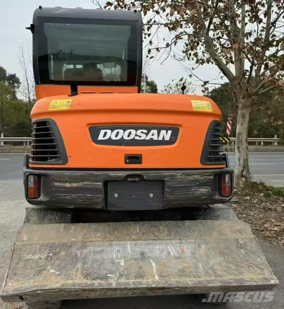 Doosan DX 60 Gravemaskiner på hjul