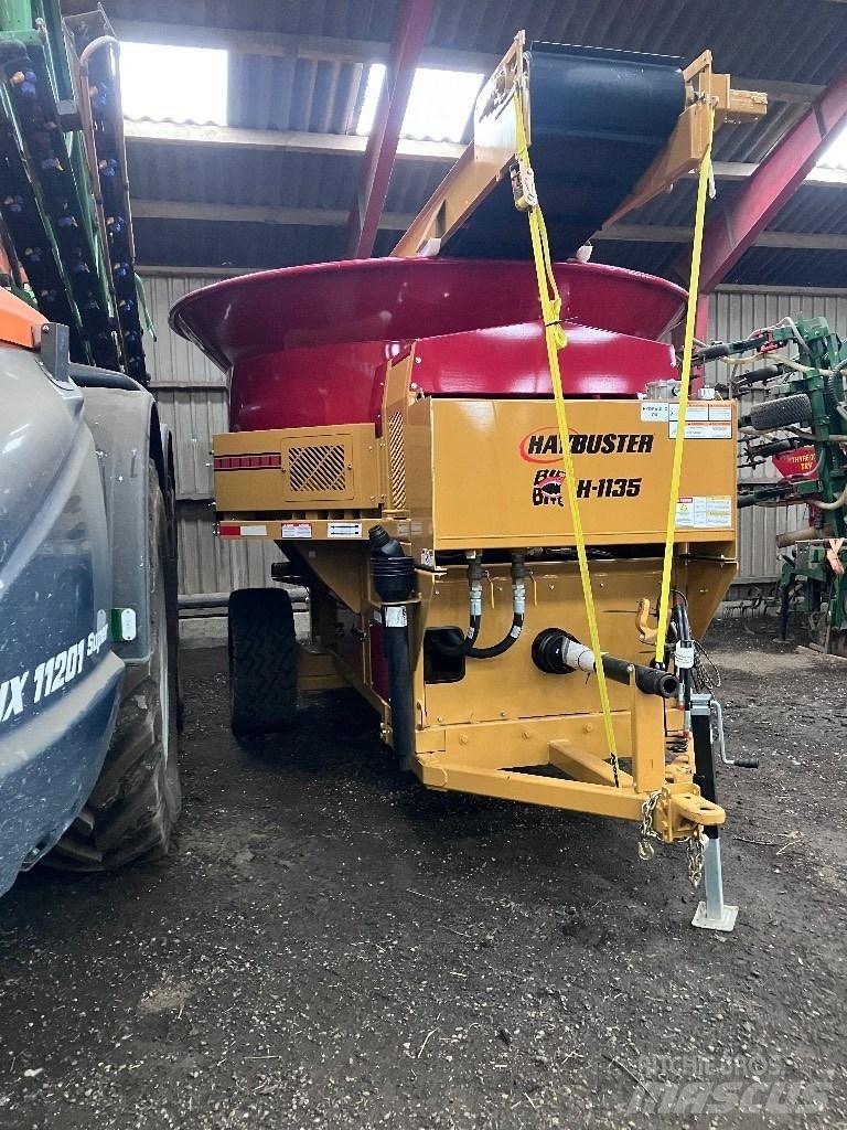 Haybuster H1135 Balleskærere og -stablere
