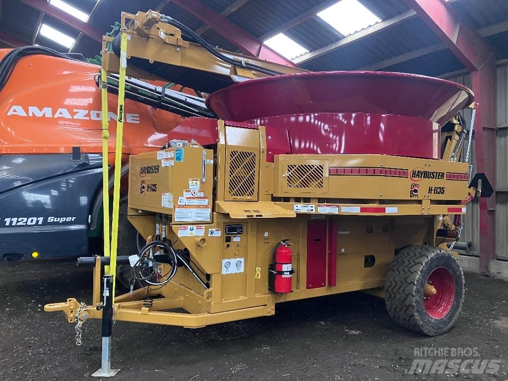 Haybuster H1135 Balleskærere og -stablere
