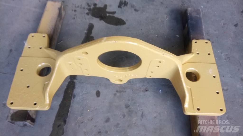 CAT 245 Chassis og suspension