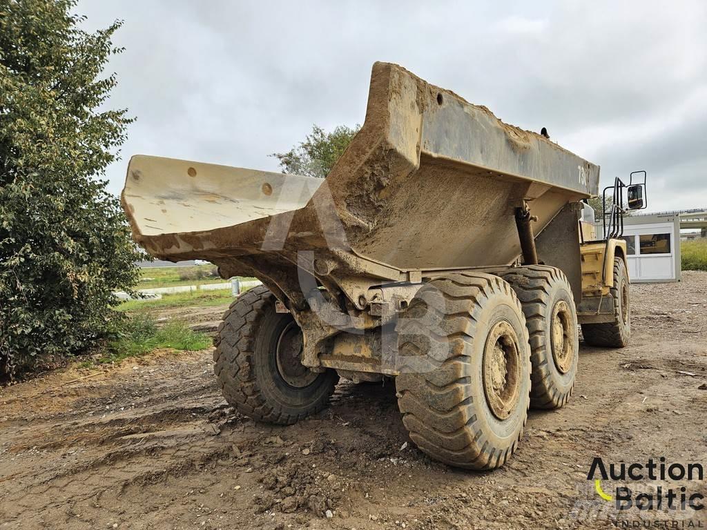 CAT 730 Terrængående lastbiler