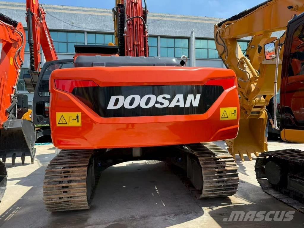 Doosan DX 225 Gravemaskiner på larvebånd