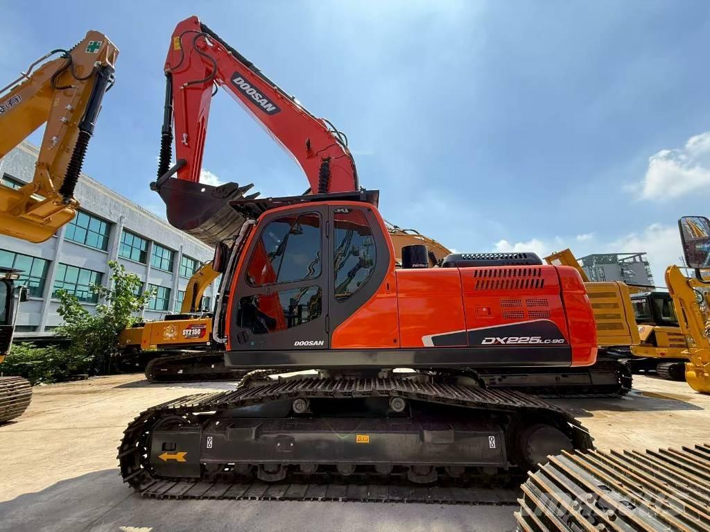 Doosan DX 225 Gravemaskiner på larvebånd