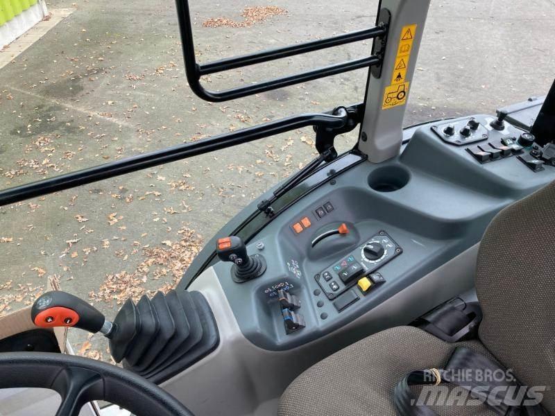 CLAAS NEXOS 260 L Traktorer