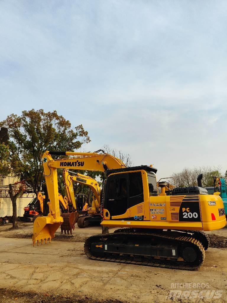 Komatsu PC200 Gravemaskiner på larvebånd