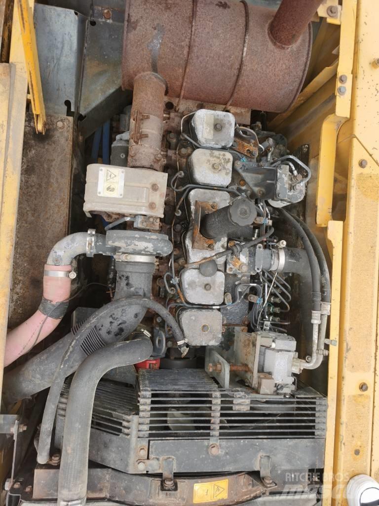 Komatsu PC 200-7 Gravemaskiner på larvebånd