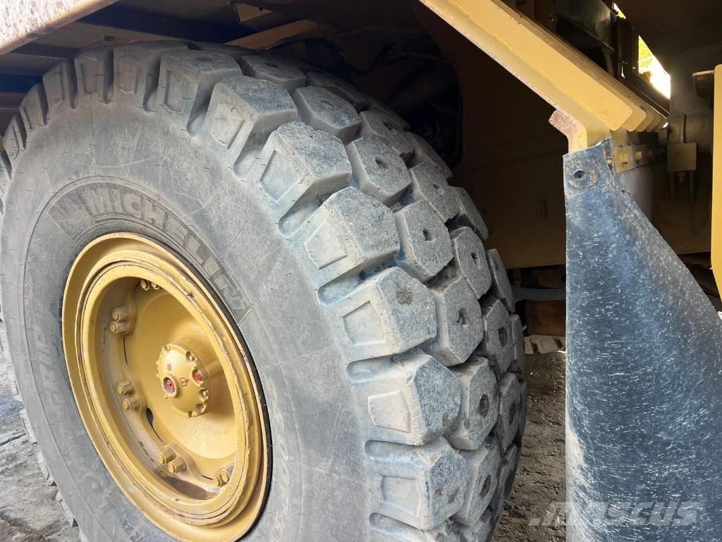 CAT 775 F Knækstyrede dumpere