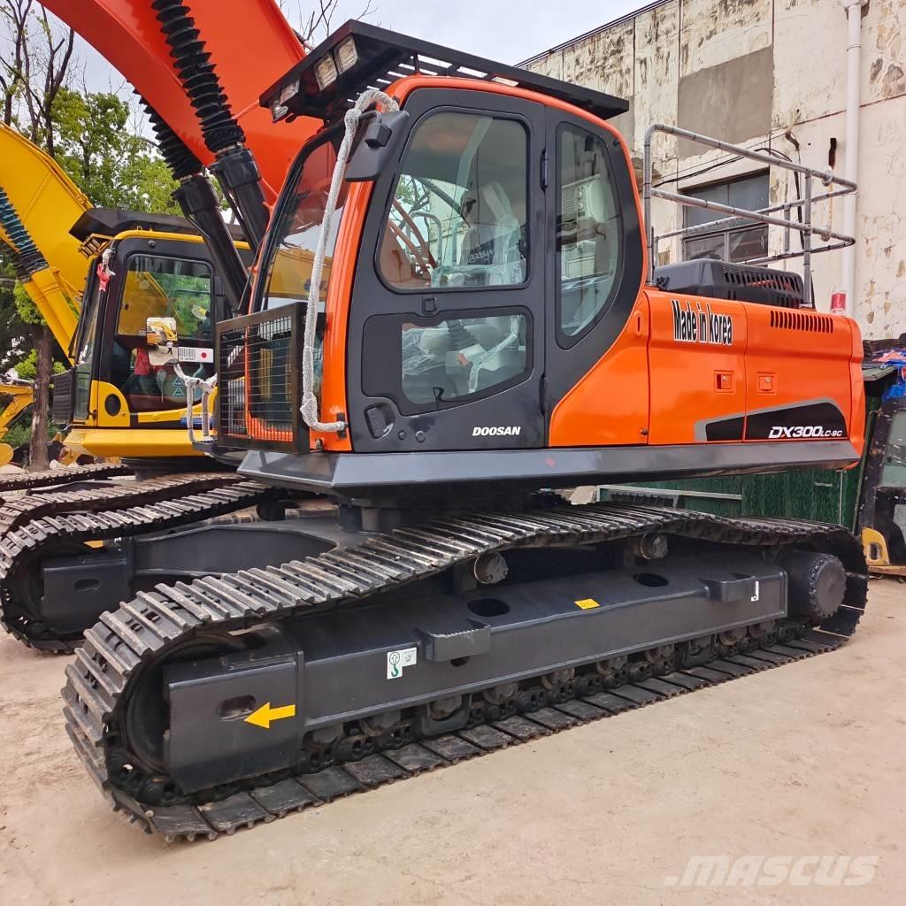 Doosan DX 300 Gravemaskiner på larvebånd