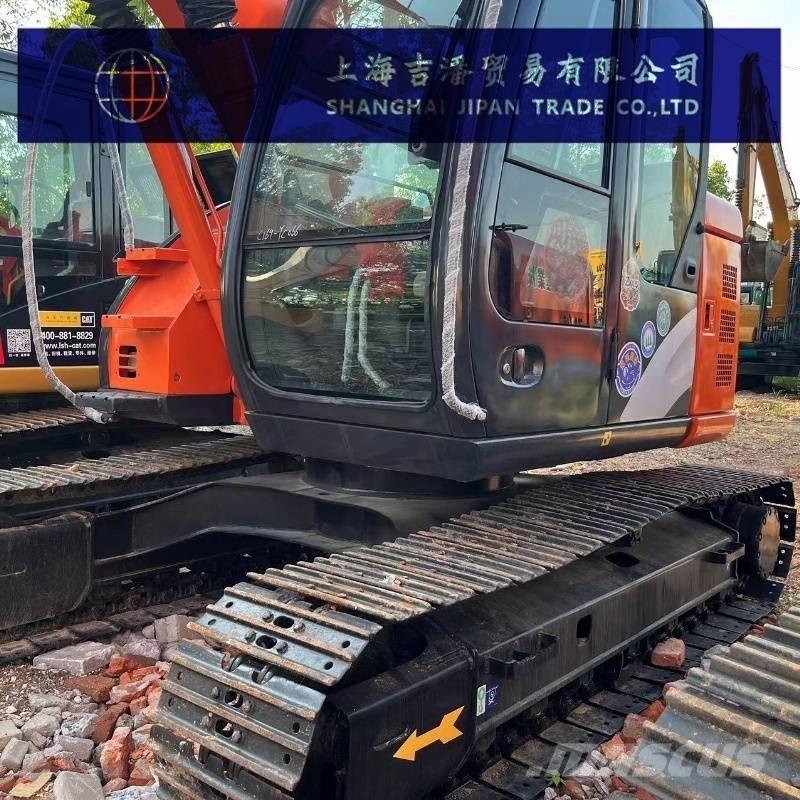 Hitachi ZX 135 Gravemaskiner på larvebånd