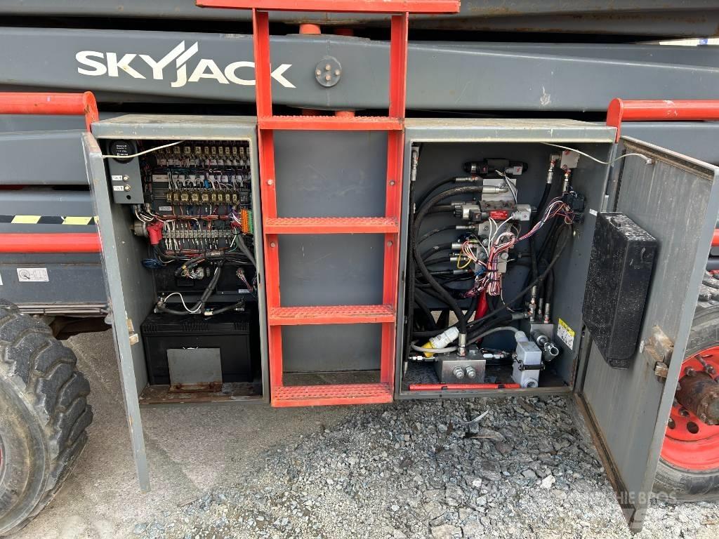 SkyJack SJ 8841 RT Saxlifte