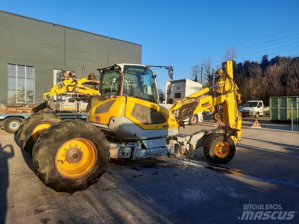 Menzi Muck M535 Gravemaskiner på hjul