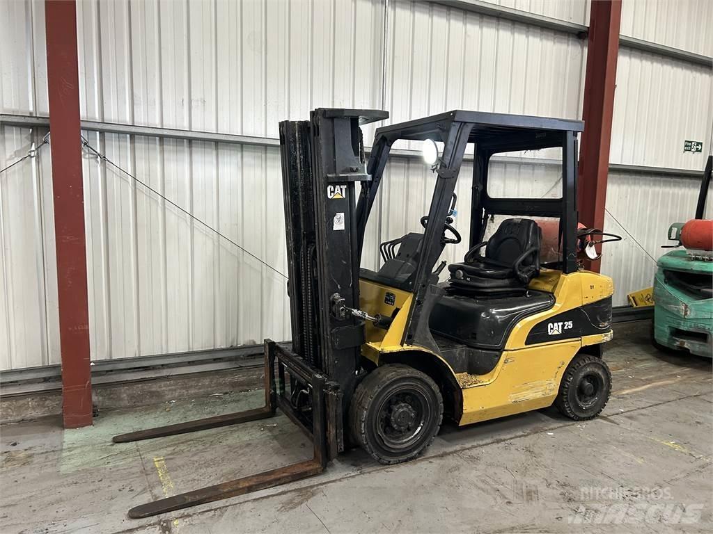 CAT GP25NT LPG gaffeltrucks