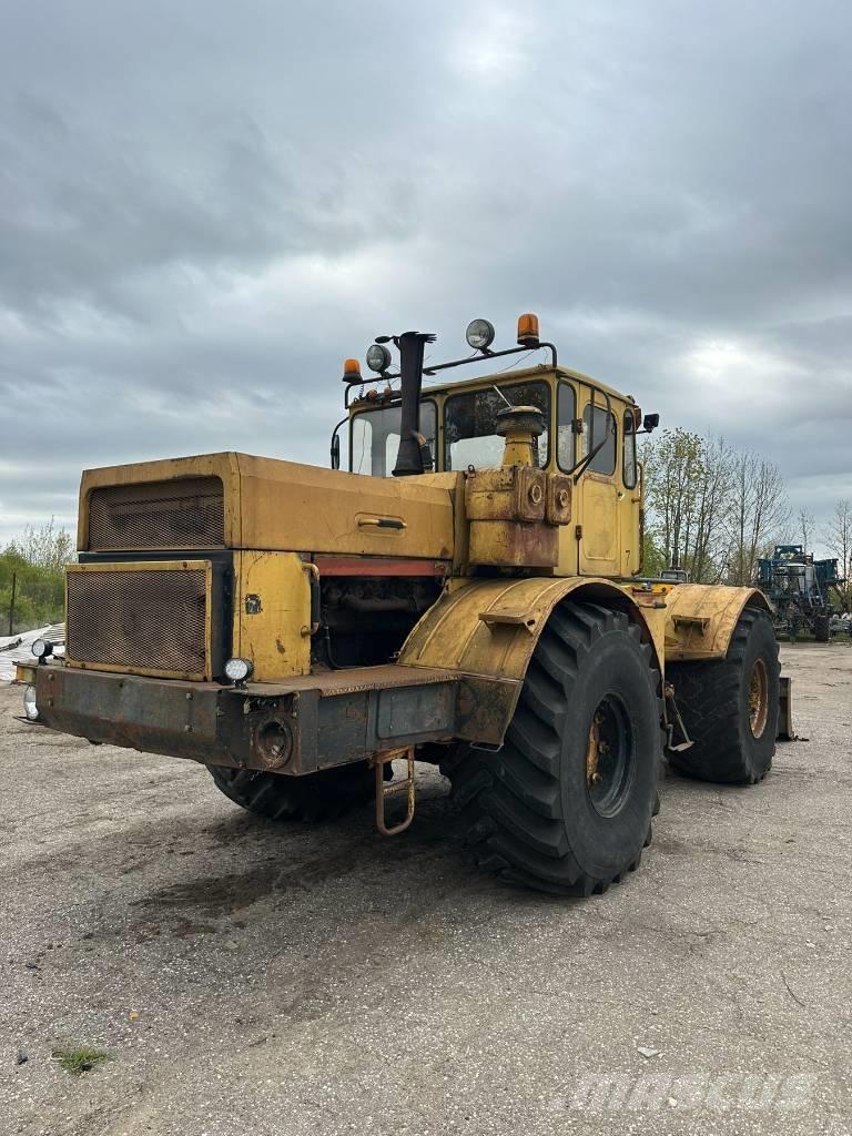  Kirovec K-701 Traktorer