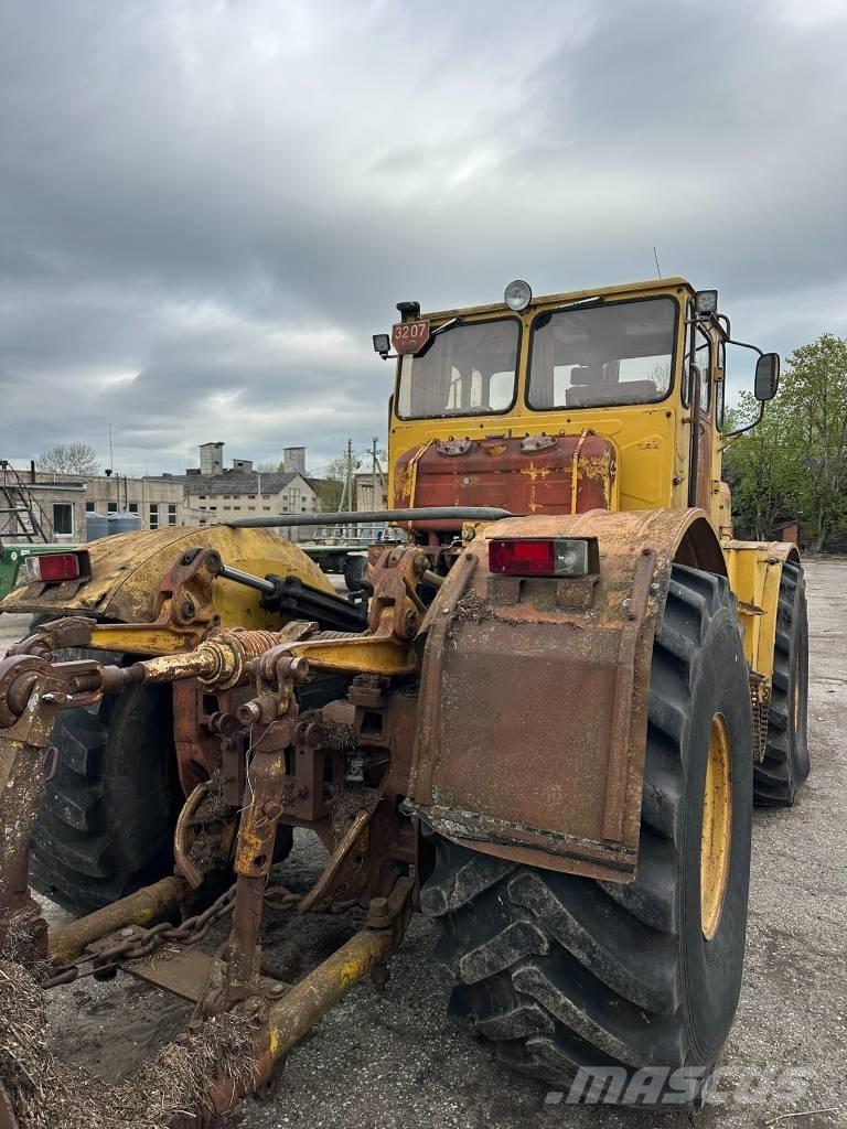  Kirovec K-701 Traktorer