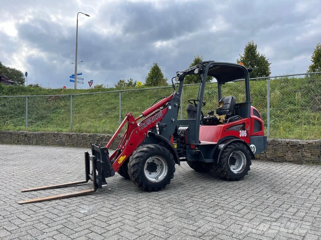 Mustang AL306 Bulldozer
