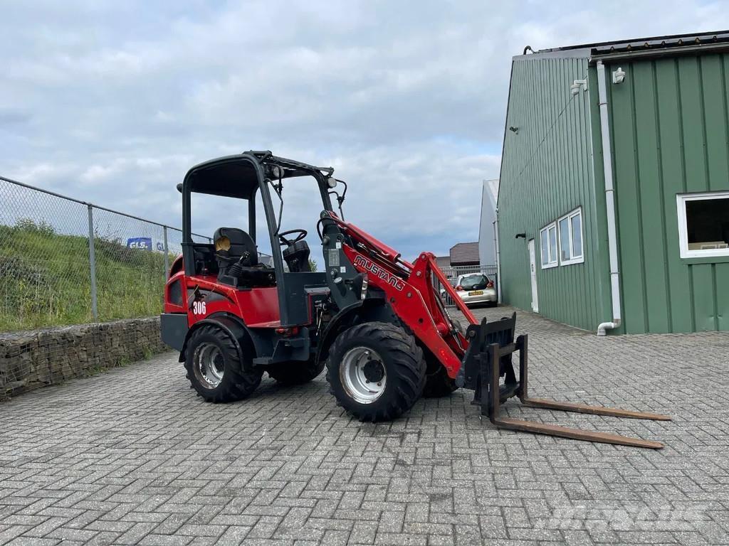 Mustang AL306 Bulldozer