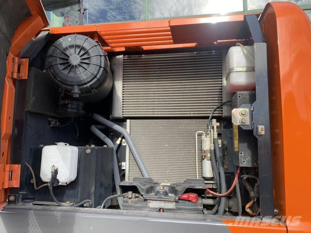 Hitachi ZX 140 W-3 Gravemaskiner på hjul