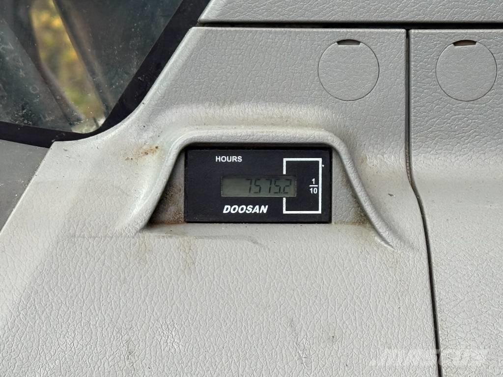 Doosan DX 300 LC Gravemaskiner på larvebånd