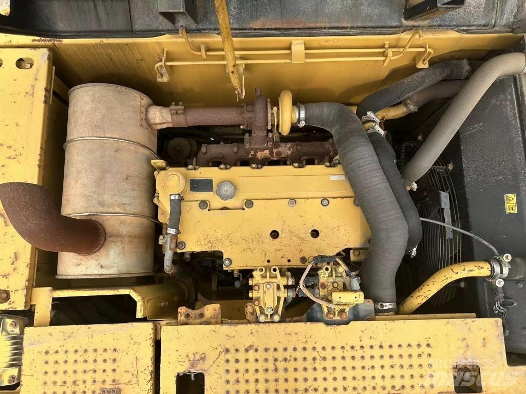 CAT 323D Gravemaskiner på larvebånd