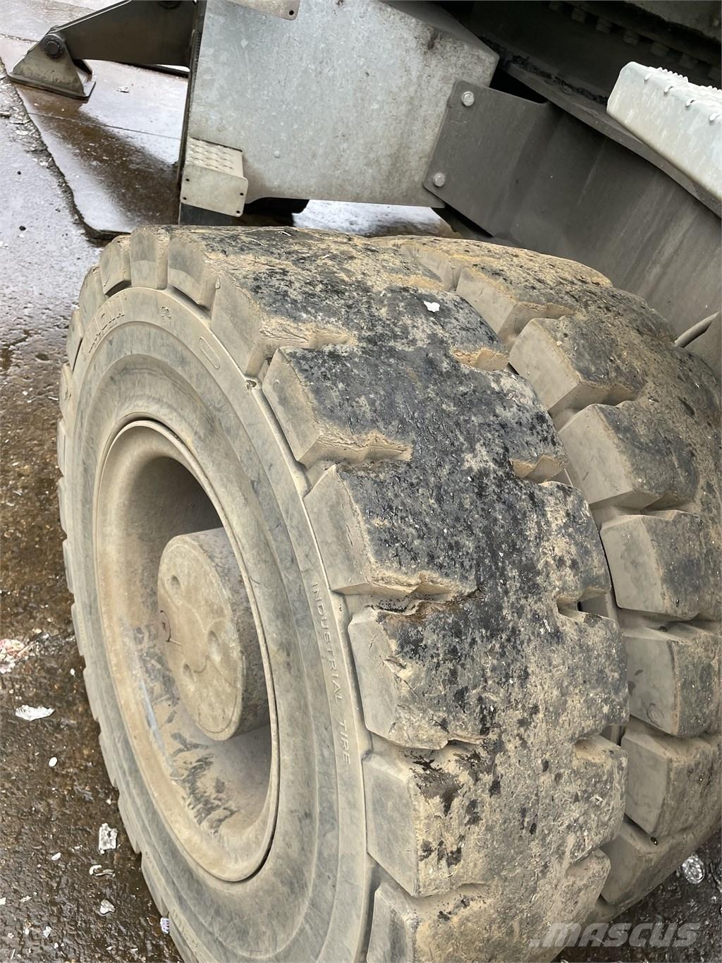 Sennebogen 830 E Trucks - Andet