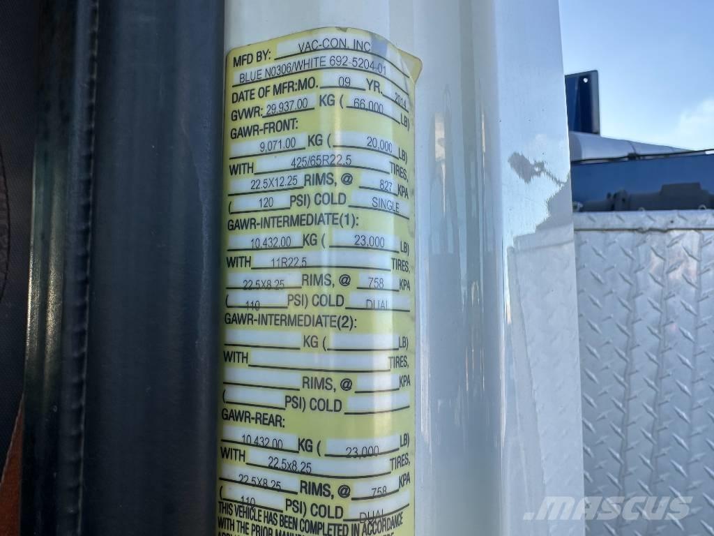 International 7500 Slamsuger