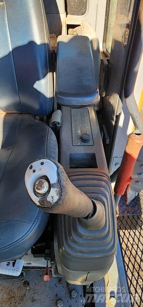 Hitachi ZX 225 USR Gravemaskiner på larvebånd