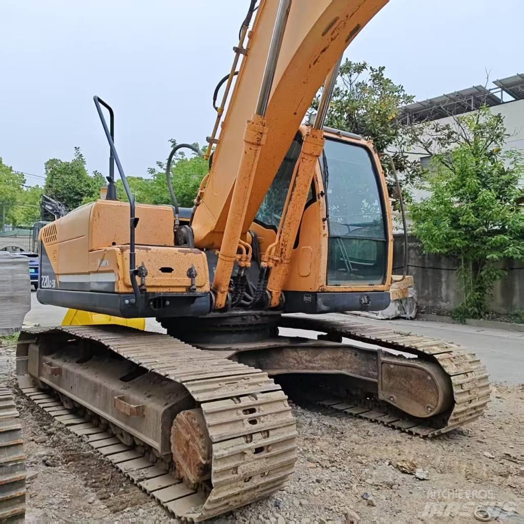 Hyundai Robex 220-9 Gravemaskiner på larvebånd