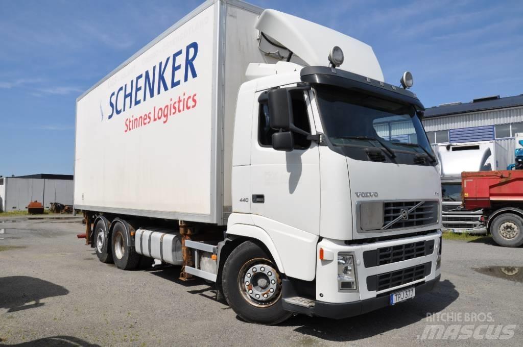 Volvo FH440 6X2 Fast kasse