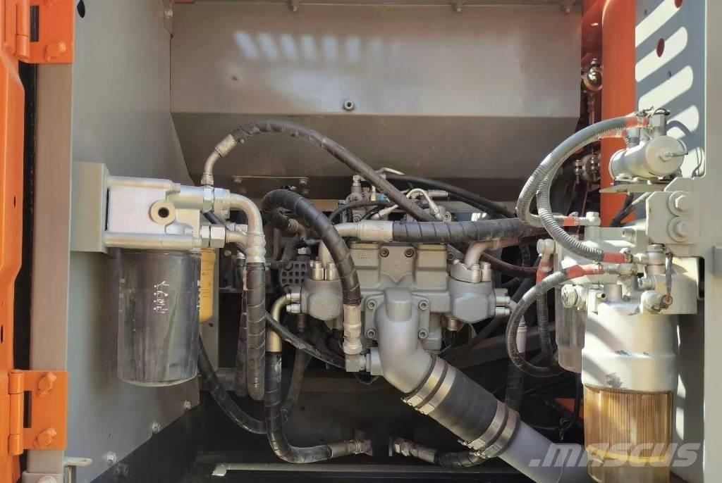 Hitachi ZX 240 Gravemaskiner på larvebånd