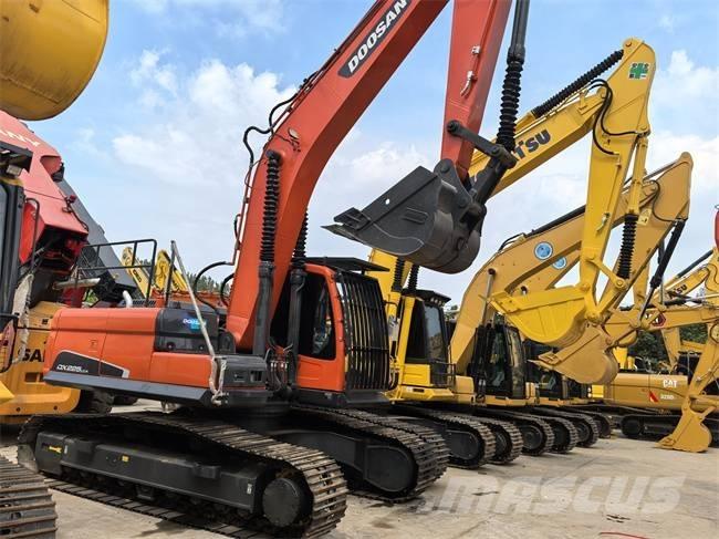 Doosan DX 225 LC Gravemaskiner på larvebånd