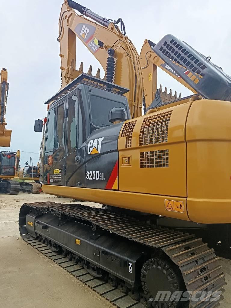 CAT 323 D2L Gravemaskiner på larvebånd