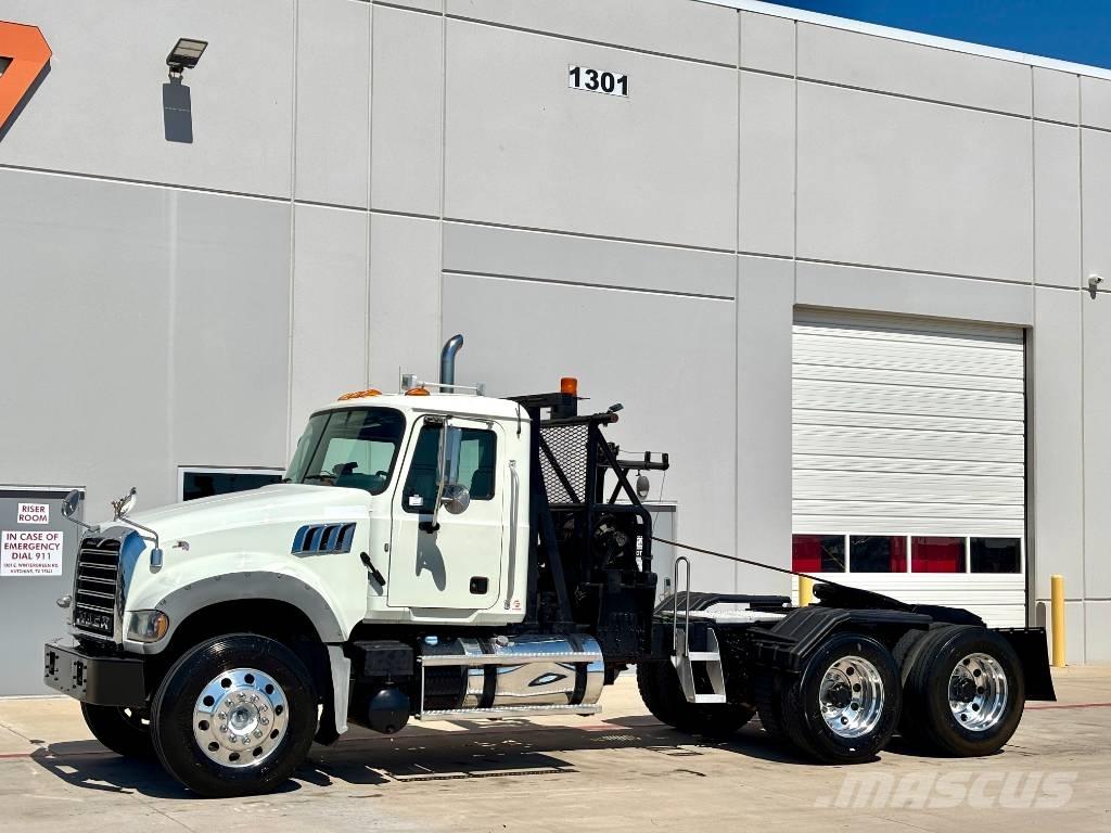 Mack GU713 Bjærgningskøretøjer