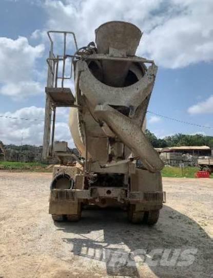 Iveco Trakker 440 Betonbiler