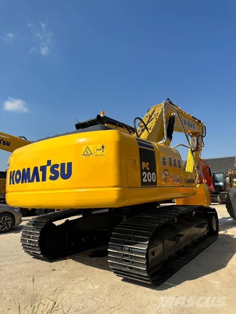 Komatsu PC 200-7 Gravemaskiner på larvebånd