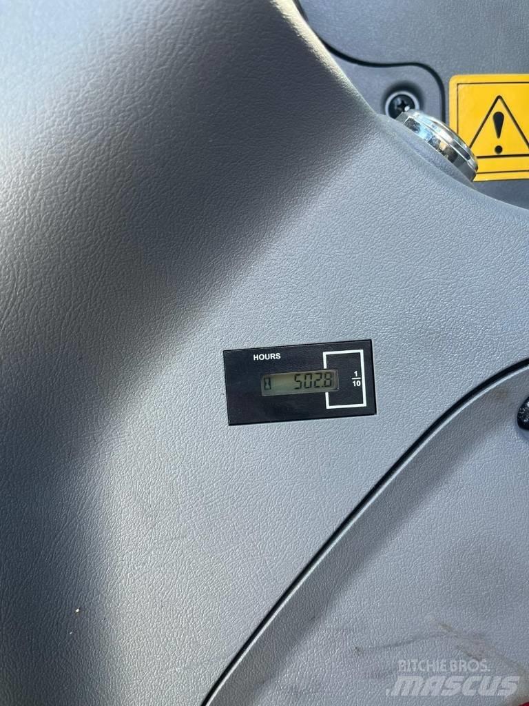 Hyundai HW 65 A Gravemaskiner på hjul