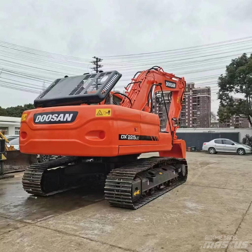 Doosan DX 225 LC Gravemaskiner på larvebånd