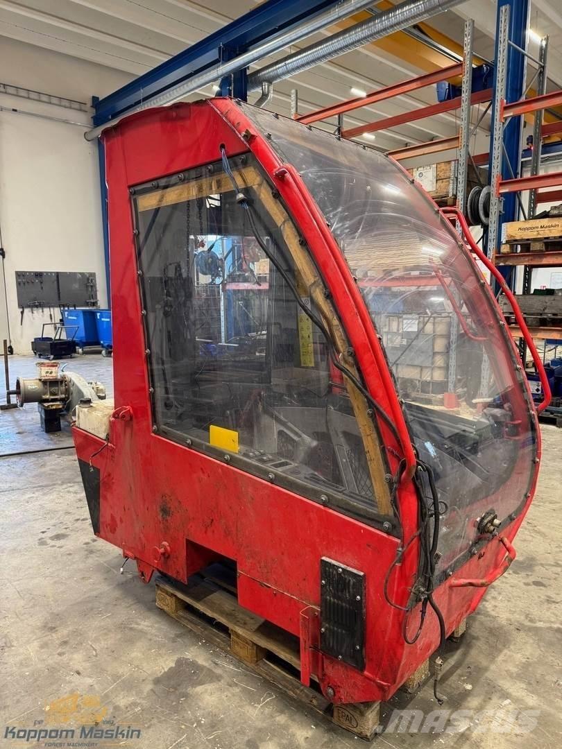 Komatsu 951 Kabiner og interiør