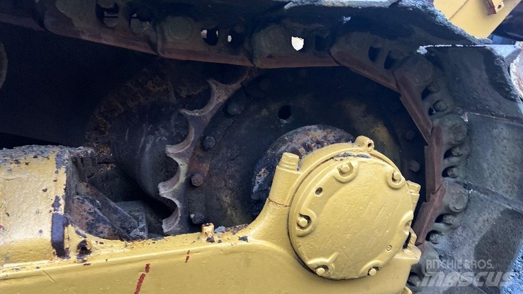 CAT D7 with ripper Bulldozer på larvebånd