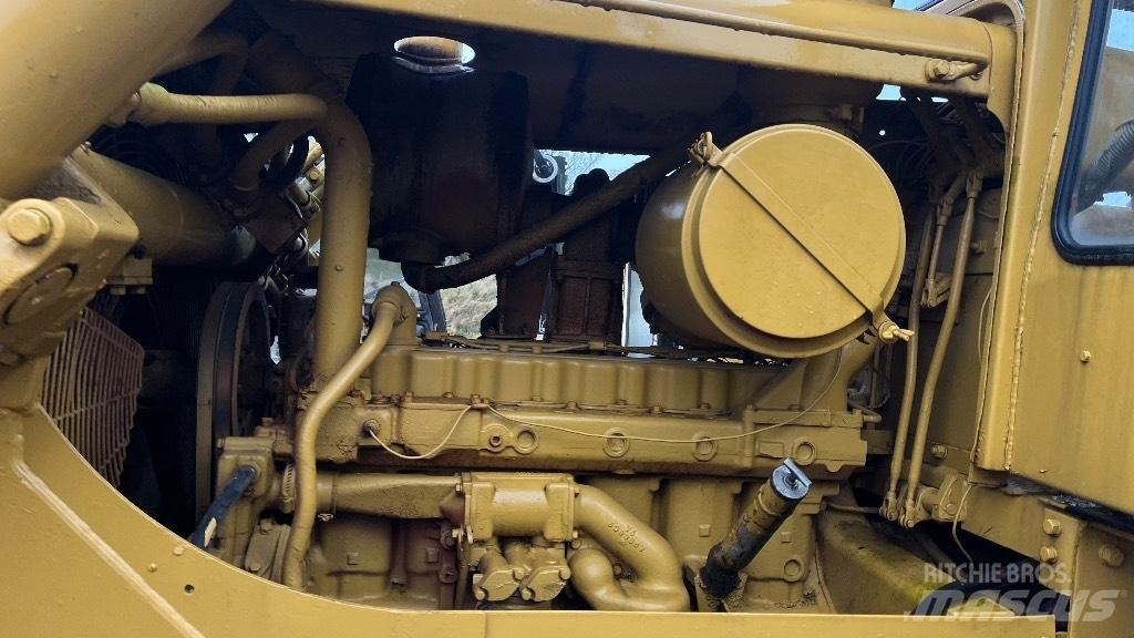 CAT D7 with ripper Bulldozer på larvebånd