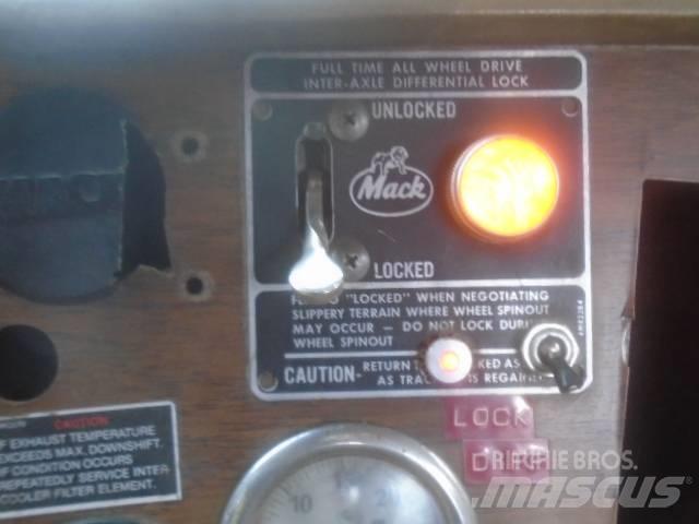 Mack RM 6866 S Sneskovle og -plove