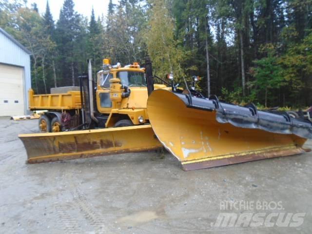 Mack RM 6866 S Sneskovle og -plove