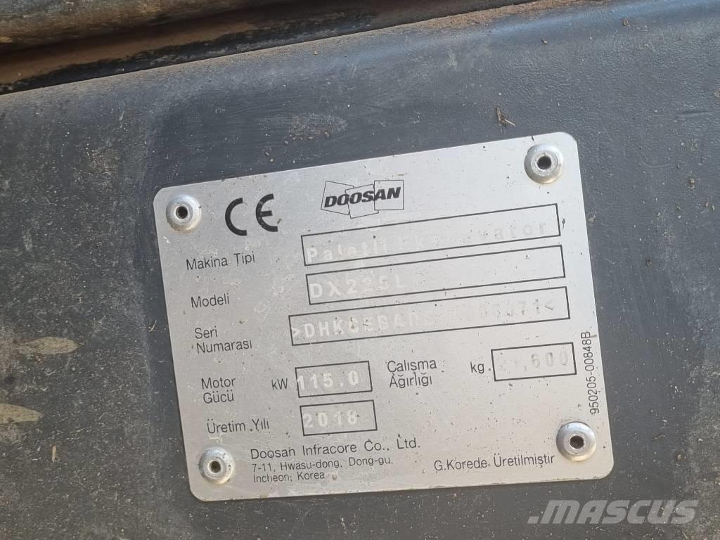 Doosan DX 225 Gravemaskiner på larvebånd