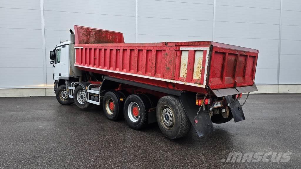 Sisu Polar Lastbiler med tip