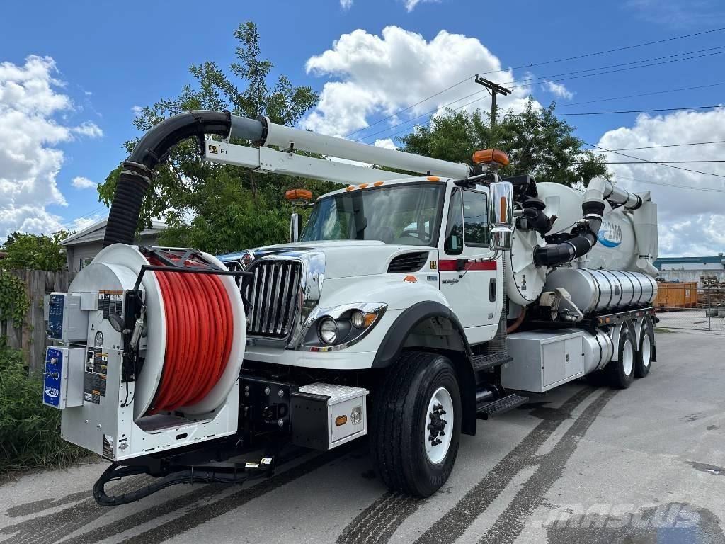 International 7500 Slamsuger