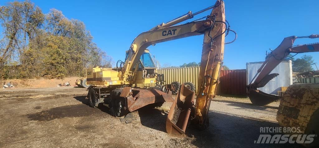 CAT 212 Gravemaskiner på hjul